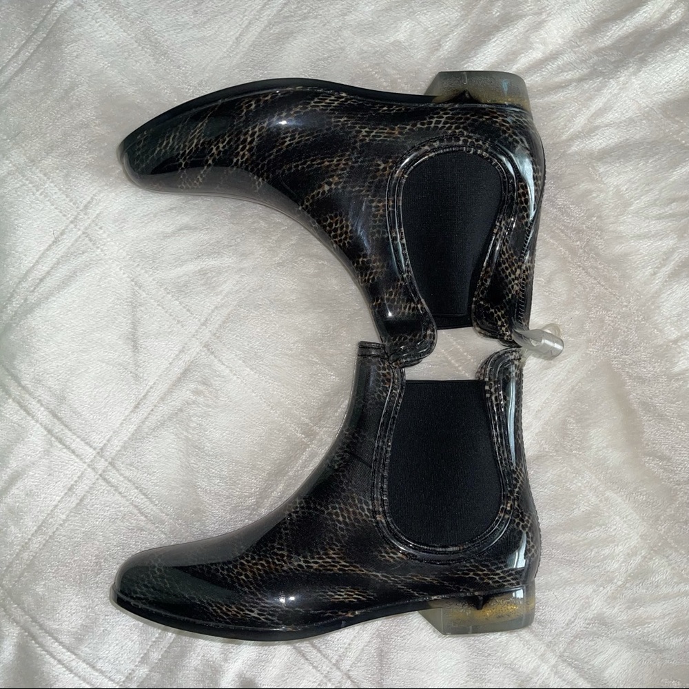 Python Pattern Rain Booties Size 9 - image 4